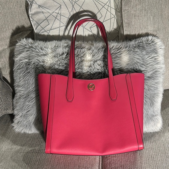 Elegant Pink Michael Kors Tote Bag - Picture 1 of 5